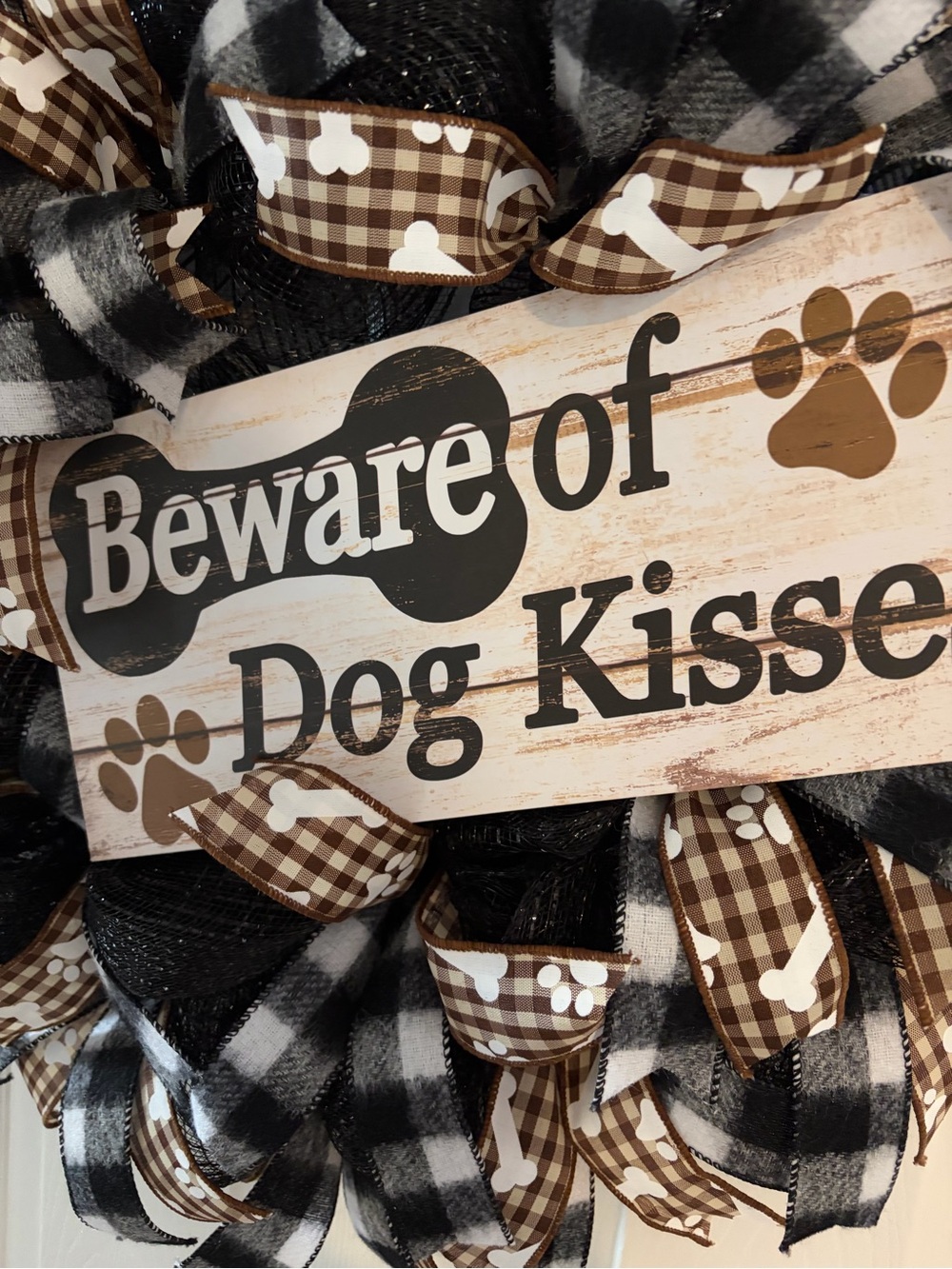 Beware of Dog Kisses Decorative Pet Wreath - Black & Brown - Picture 2 of 4